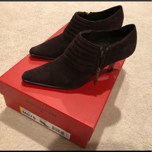 Donald Pliner ankle bootie